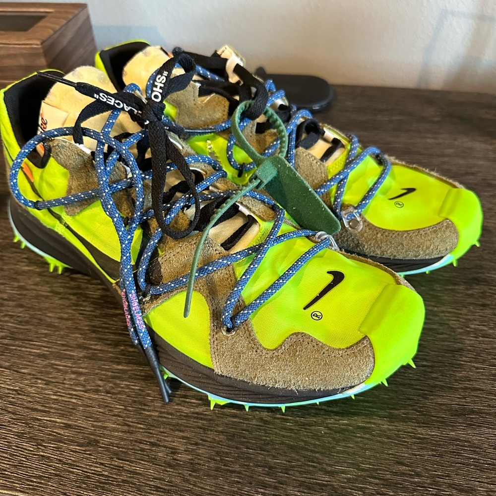 Off-White x Wmns Air Zoom Terra Kiger 5 'Athlete in Progress - Electric Green'